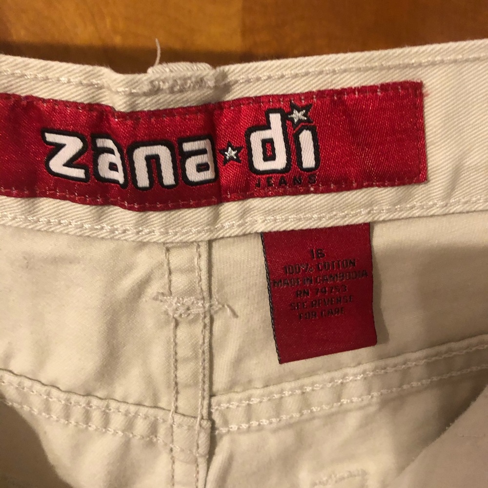 Cream Shorts - Picture 3 of 3